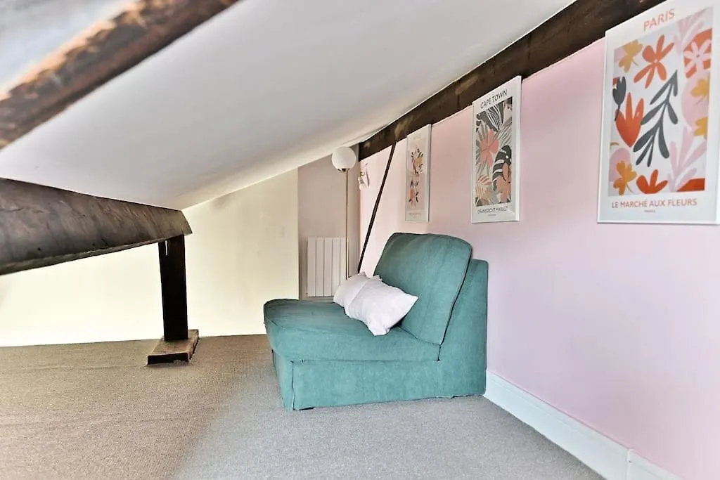 Appartement Avec Mezzanine Au Centre De Paris - II 0*,  France