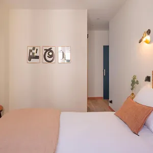 Tinah Paris, Aboukir Hotel